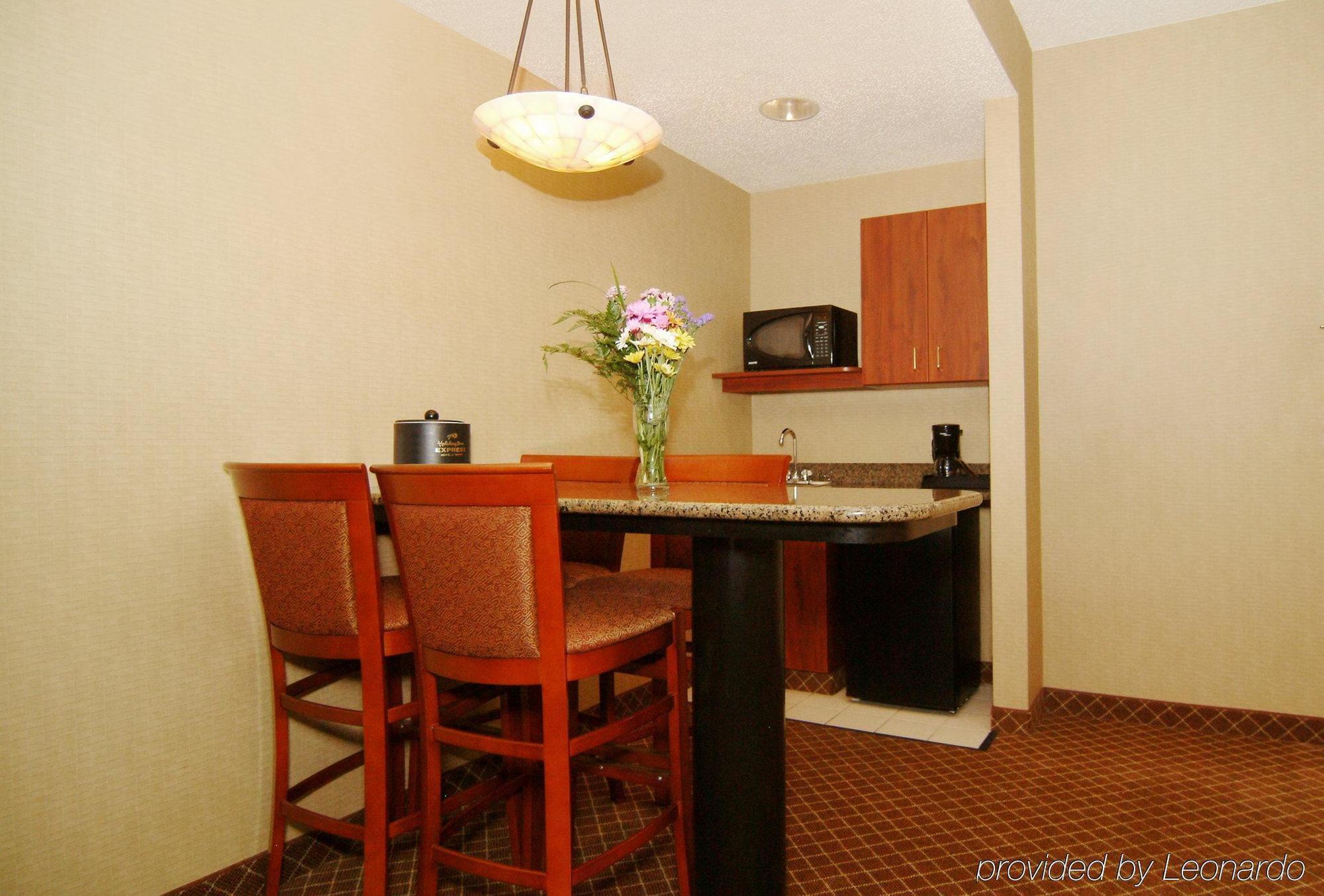 Holiday Inn Express Hotel & Suites Cedar Rapids I-380 At 33Rd Avenue, An Ihg Hotel Quarto foto
